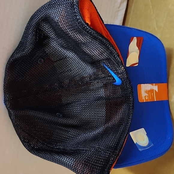 Blue and Black Nike Cap with Flordia Gators Logo - Picture 4 of 6